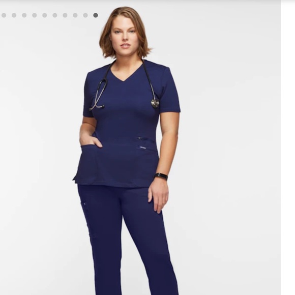 Jaanuu 4 pocket v neck scrub top - Picture 10 of 10